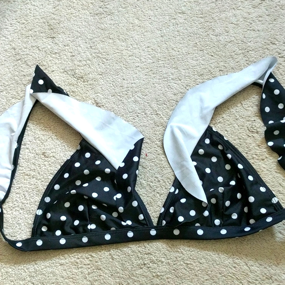 Bikinis - Picture 4 of 6